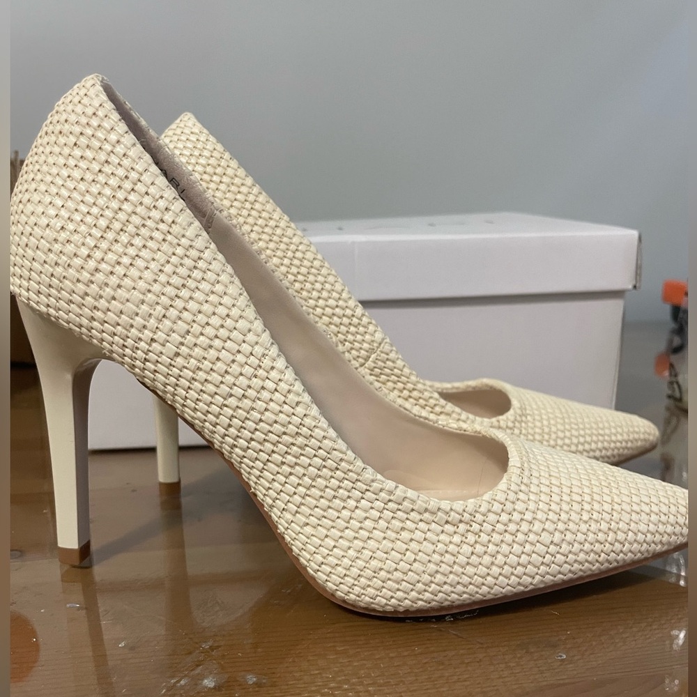 Tahari new ivory heels